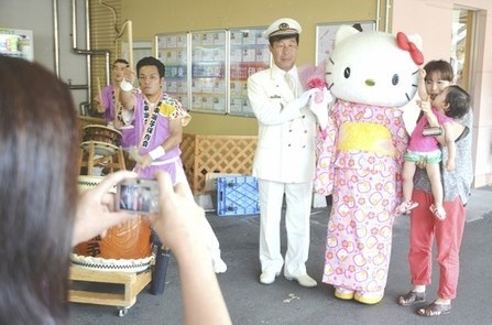 日本推出hello kitty專列 與凱蒂貓一起享受伊豆溫泉