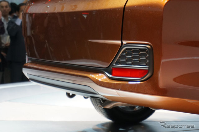 ӡLMPV܇Mobilio 2016NĿ30fv7