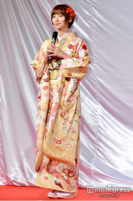 筱田麻里子美國過新年 推特問候粉絲