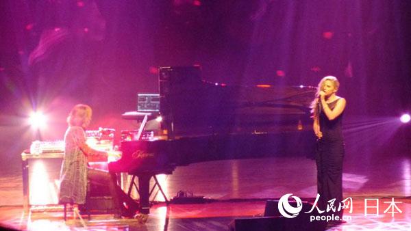 MVIOLET UKŮKatie FitzgeraldݳRosaYOSHIKIٰ