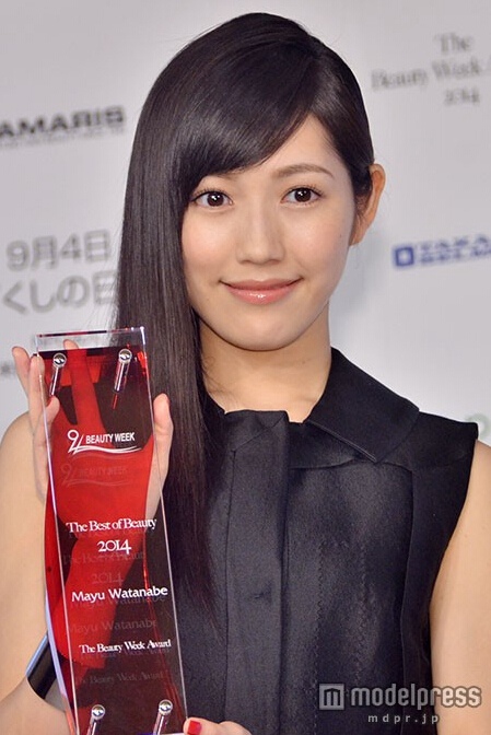 渡邊麻友獲得“THE BEST OF BEAUTY”之長發獎