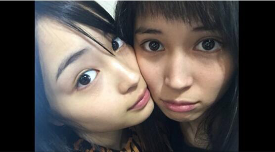 廣瀨愛麗絲和絲絲 兩姐妹素顏親密自拍“更加相像”