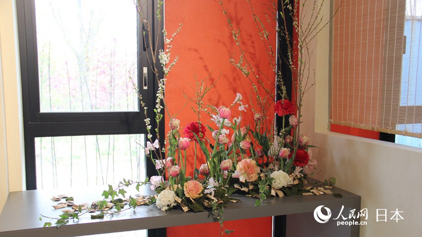 չʾ^ȵĻˇƷzӰʷԬɣ