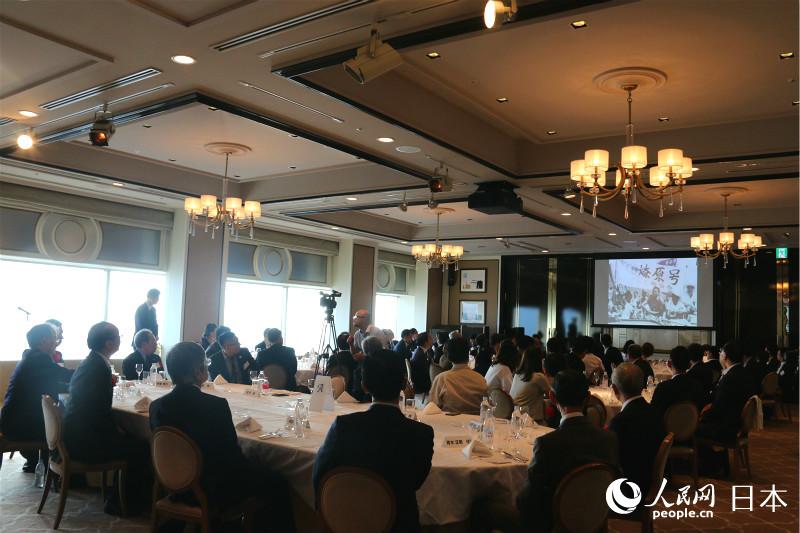 ͨ^һFĚvʷƬ,ceڼoF1964ꡰԭ̖_ձۿڕrܵҚgӭʢr