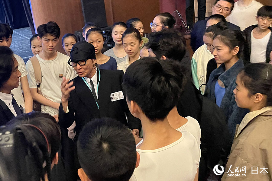 ɽFˮ̫cF赸WУČWWӛ Iz