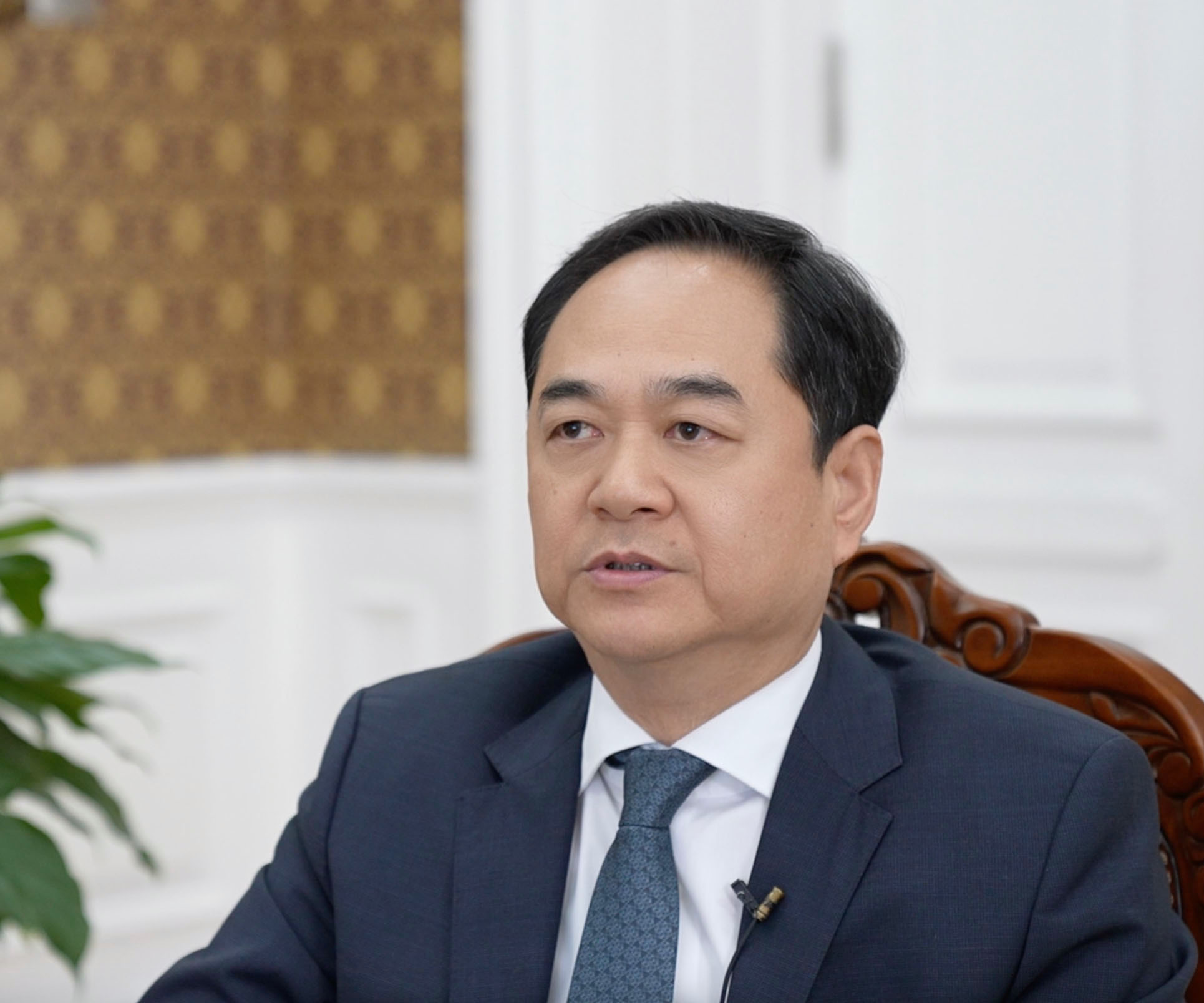 中國人民對外友好協會會長楊萬明：中日民間外交始終發揮著不可替代的作用              “今年我們計劃邀請大約1500名日本青少年訪華，明年我們還將重啟中日友好交流城市初中生乒乓球友誼比賽大會等活動，為兩國青少年創造更多面對面深入交流的機會?！敝袊嗣駥ν庥押脜f會會長楊萬明日前在接受人民網專訪時說道。當前中日經貿、人文、地方、青少年等各領域往來恢復，交流對話日漸活躍，為兩國關系不斷向前發展營造出了積極氛圍。楊萬明在專訪中分享了中日友好交流的感想，并介紹了拓展中日民間外交的進一步舉措。              [閱讀全文]