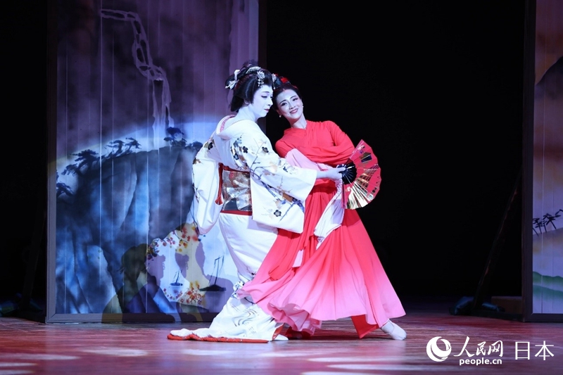 舞蹈和樂器表演《畫中人》。主辦方供圖