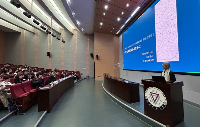 在云南工作坊演講的日本專家。笹川日中友好基金供圖