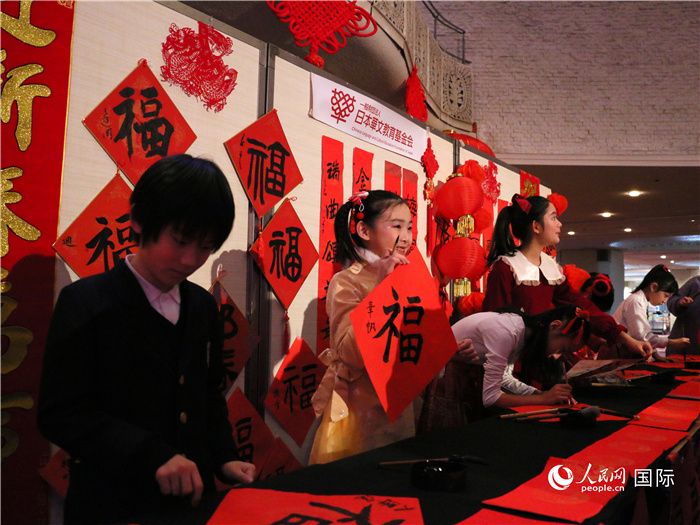 現場洋溢著濃濃的年味兒。人民網 許可攝