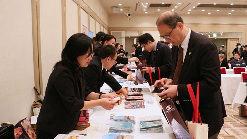 中日旅游企業現場互動頻繁。人民網 許可攝