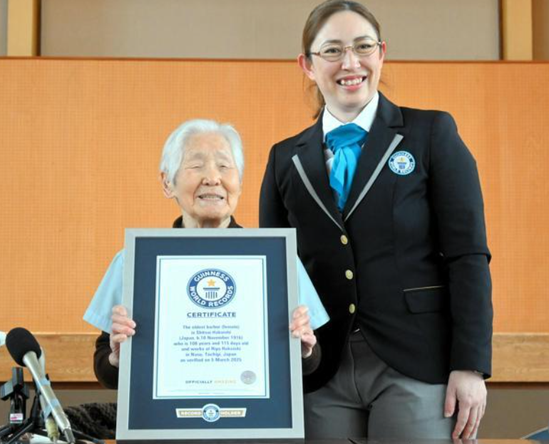 日本108歲的老奶奶箱石靜江獲得吉尼斯世界紀錄的認證。（圖片來源：《朝日新聞》）