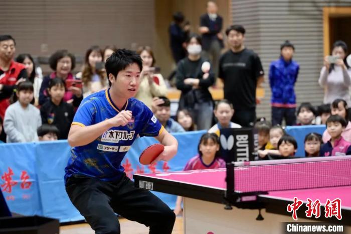 東京奧運會混雙金牌得主水谷隼為現場乒乓球愛好者們帶來一場精彩的表演賽。主辦方供圖