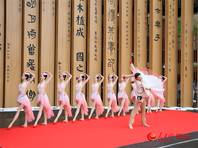 中日友好紀念舞劇《朱鹮》表演。人民網 許可攝