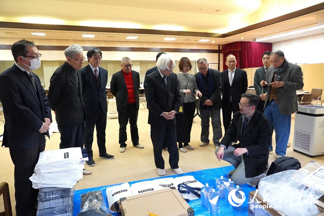 世久基金會向日方捐贈了一批來自中國的漆藝材料和工具支援災區復興。笹川和平財團供圖