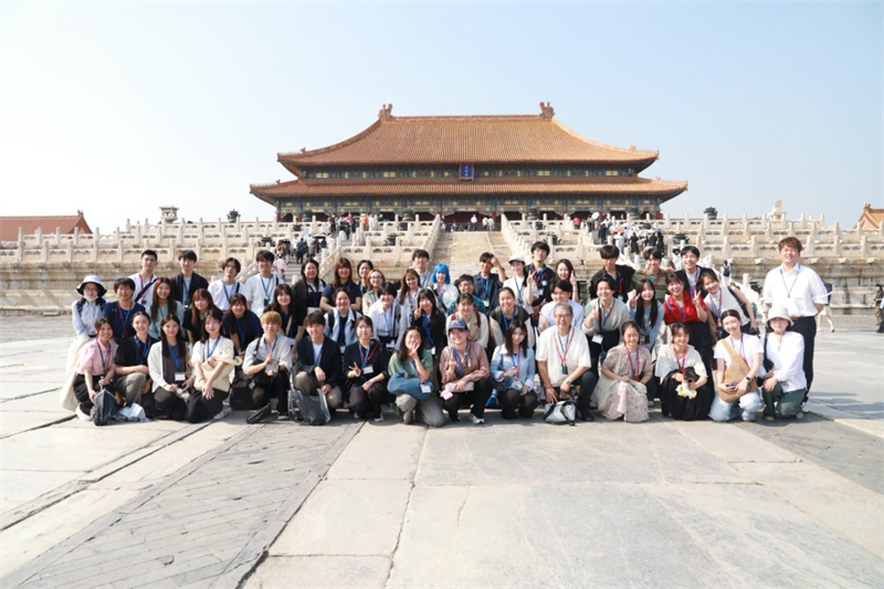 訪華團一行參觀故宮。北京市人民對外友好協會供圖