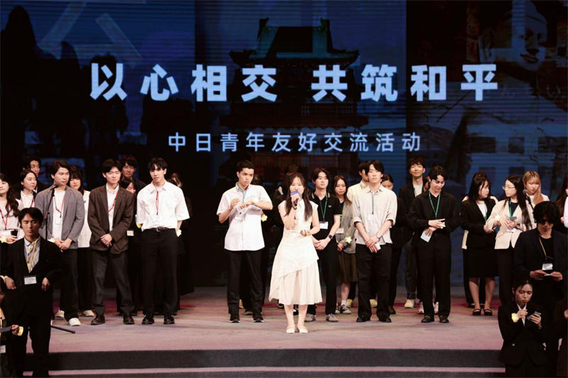 合唱《友誼地久天長》(主辦方供圖)