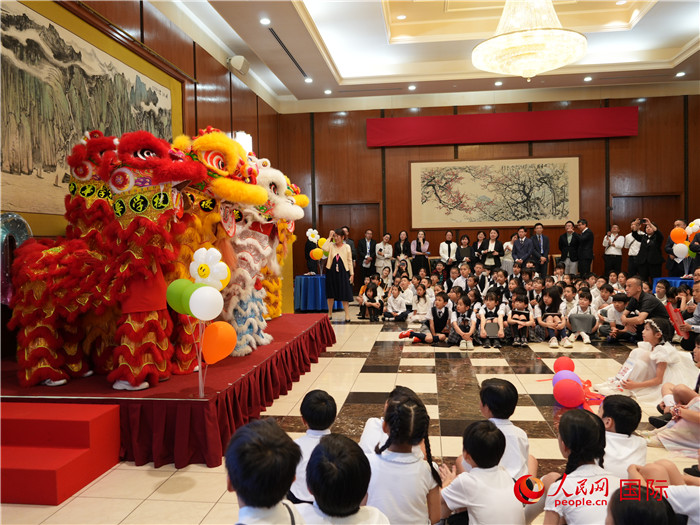 中日小朋友共慶“六一”。人民網 許可攝