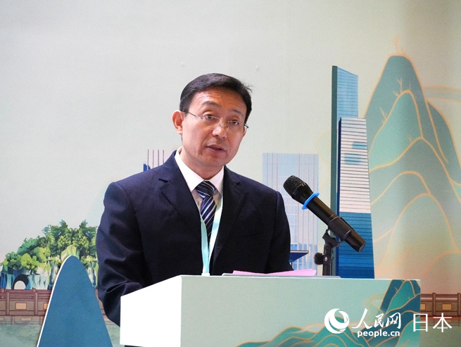 廣西壯族自治區商務廳對外貿易處處長雷仲華致辭。人民網 許可攝