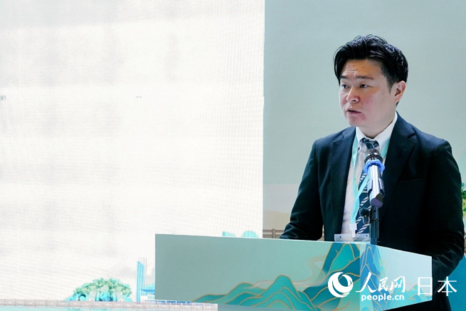 日中經濟協會業務部主任藏田大輔致辭。人民網 許可攝