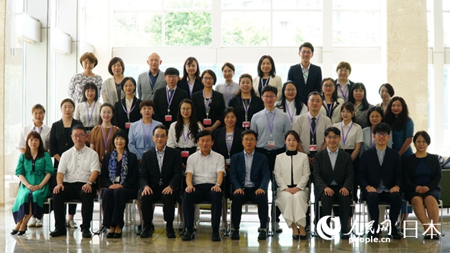 第三期研修學員與嘉賓合影留念。蔣曉辰攝