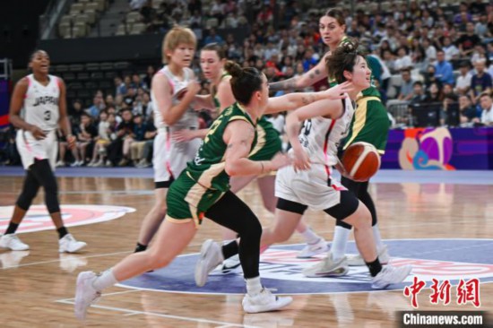 圖為日本球員Kokoro Tanaka在比賽中進攻。中新社記者 陳驥旻 攝