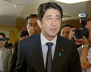 安倍晉三稱使用退役軍艦應對中國在釣魚島的巡航