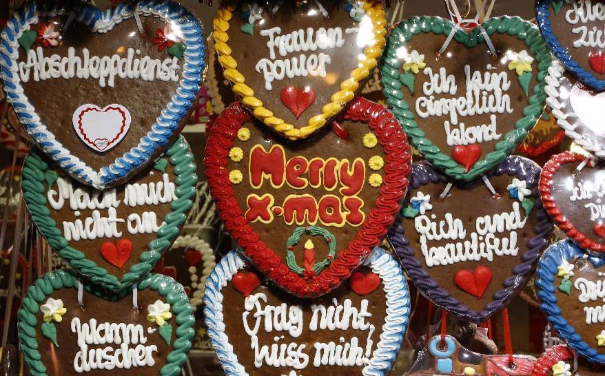 這是12月1日在奧地利維也納市議會廳前舉辦的圣誕市集上拍攝的節日姜餅。