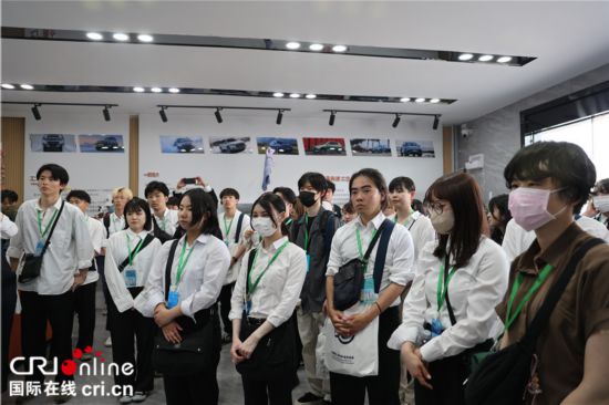 聚焦“迪”家新能源 日本青少年見證鄭州產業力量_fororder_圖片2