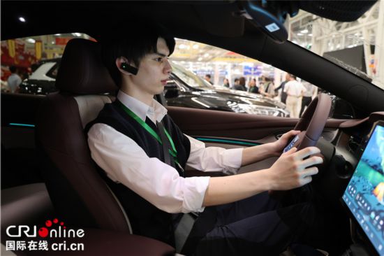 聚焦“迪”家新能源 日本青少年見證鄭州產業力量_fororder_圖片3