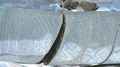 這塊巖石中發現的古代微生物可能是尋找火星及其他星球生命的關鍵。 圖片來源：日本東京大學