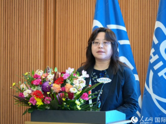 中國駐日本大使館公使羅曉梅致辭。人民網 許可攝