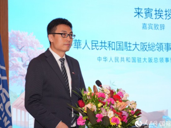 中國駐大阪總領事館副總領事方煒代讀致辭。人民網 許可攝